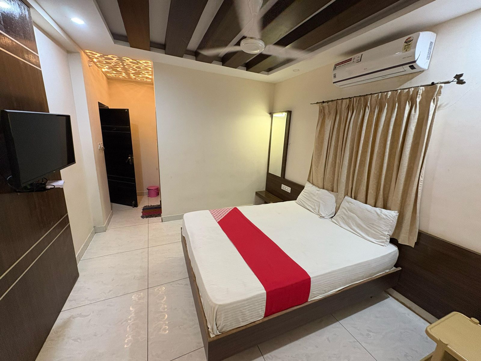 AC Deluxe Room
